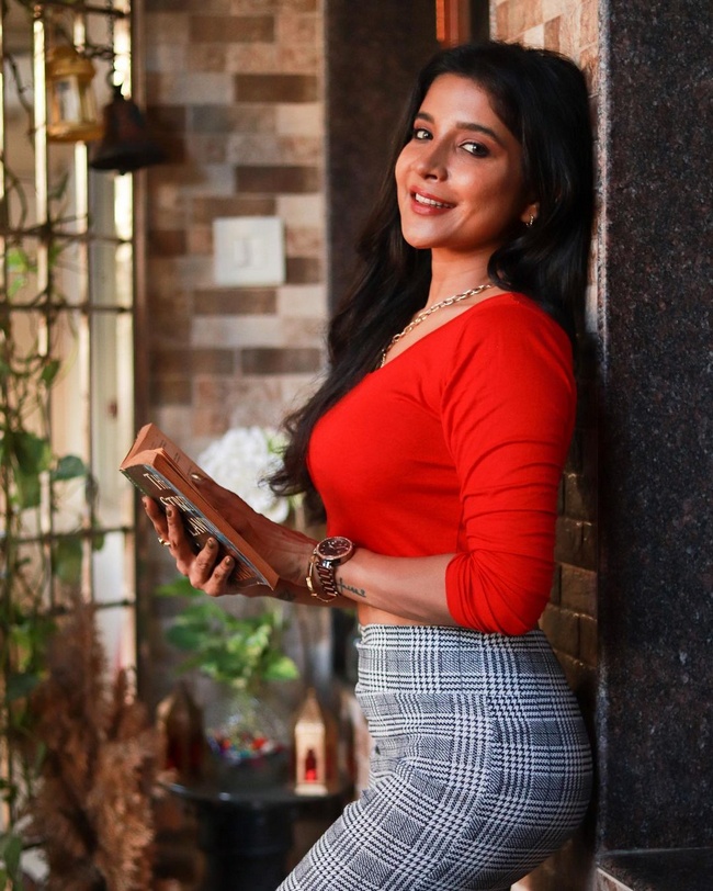 Actress Sakshi New Instagram Photos